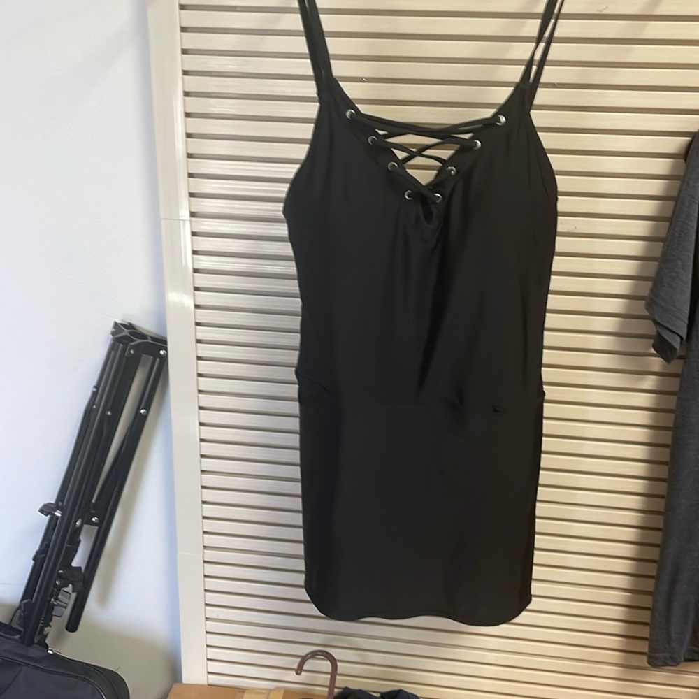 Náutica sz medium 
One piece black swim dress with pockets
lattice detail